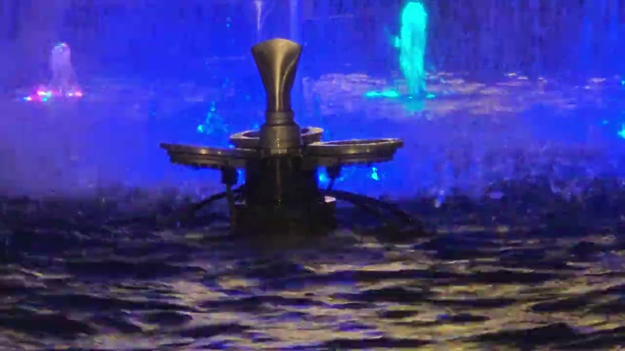 Village at Meridian Fountain Show: Fan oarsmen up close 