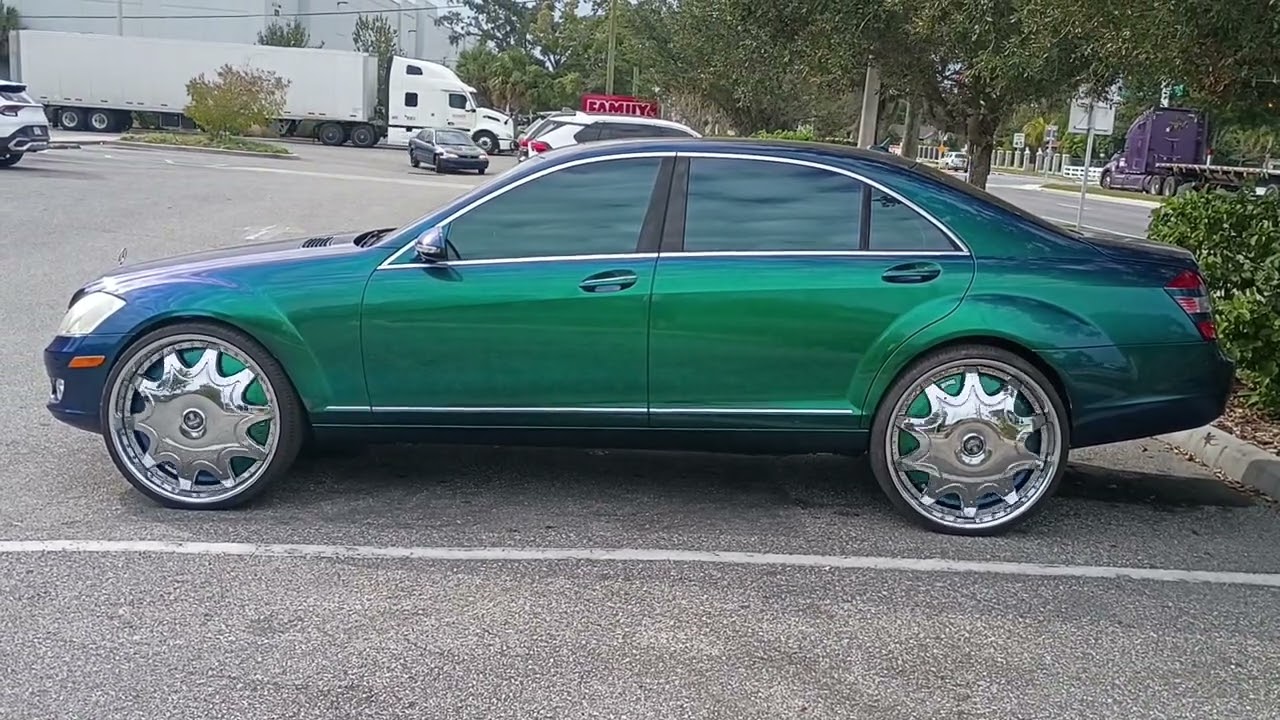 Mercedes Benz S550 On 26's Dub Floaters 