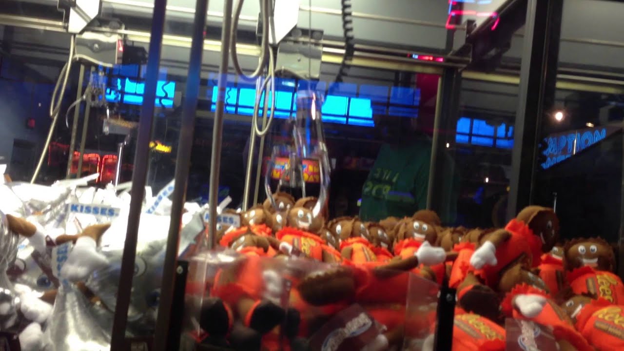 Hershey Park Claw Machine Wins Hershey Bar Reece's Cup