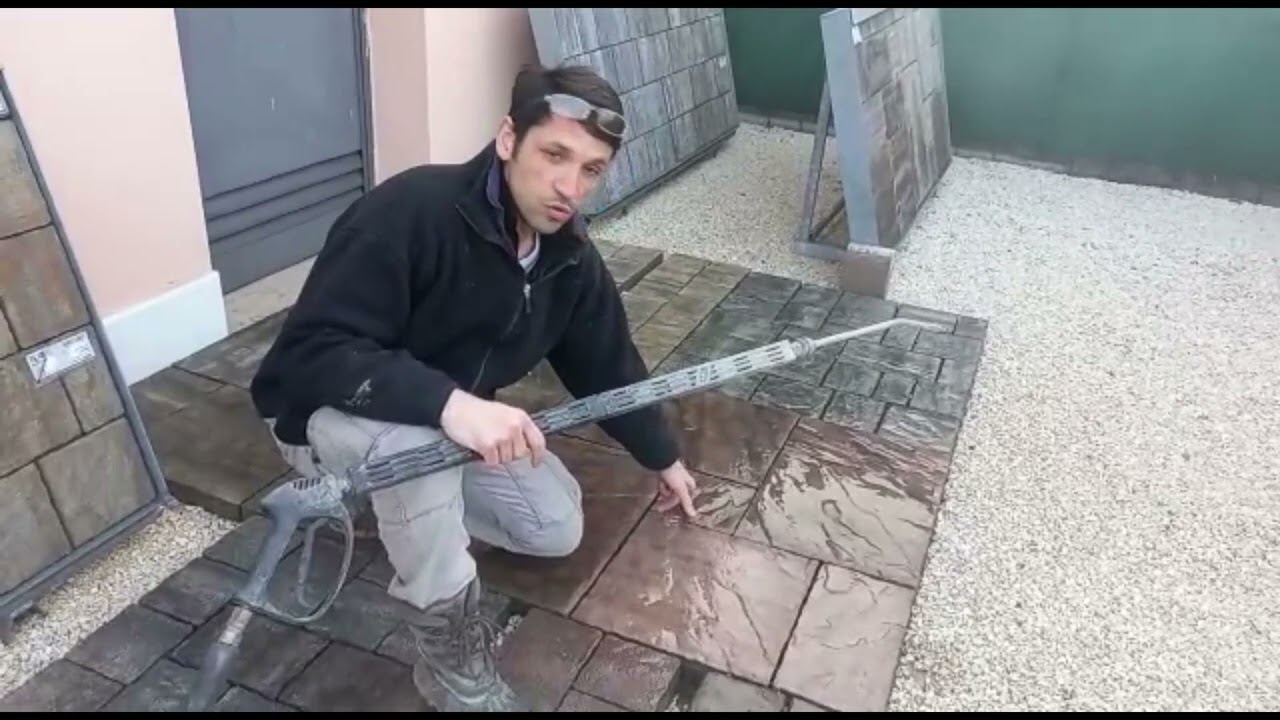 Come pulire la pavimentazione esterna: la pulizia dell'autobloccante