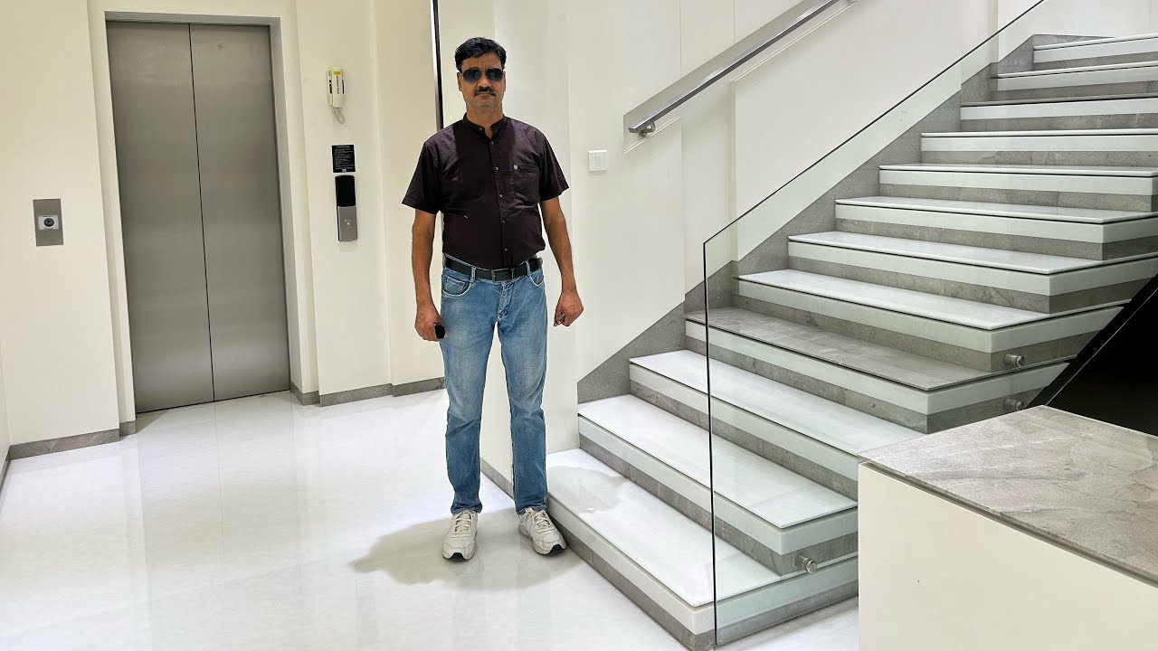 white मार्बल की flooring ओर सीडी की डिजाइन । Marble flooring and staircase design