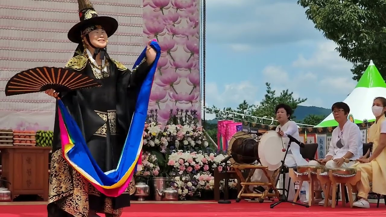 2022년 임인년 고헌산에 산왕사 백중 행사의 하이라이트 호산선생님의 선망조상님의 고 푸는 공연
