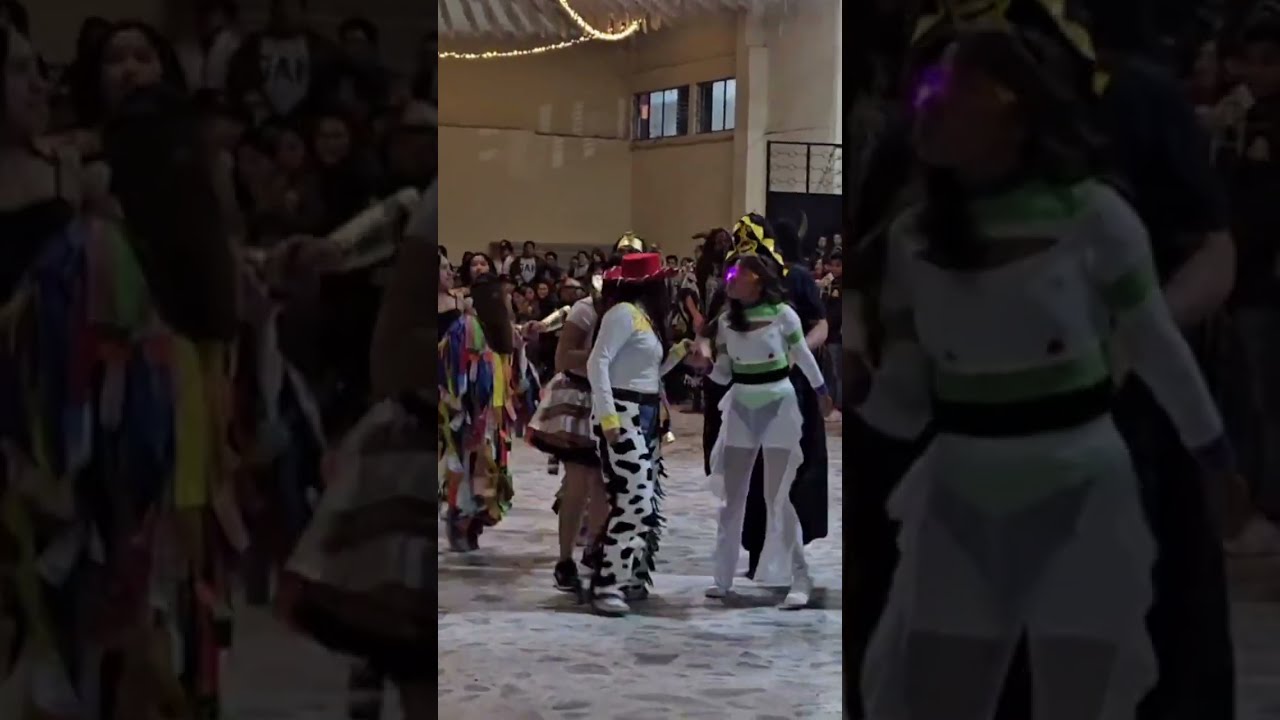 COMO OLVIDAR CUANDO VI EL BAILE DEL ORGULLO EN UN PUEBLO DE OAXACA DONDE SE VALEN TODOS LOS GENEROS🤣