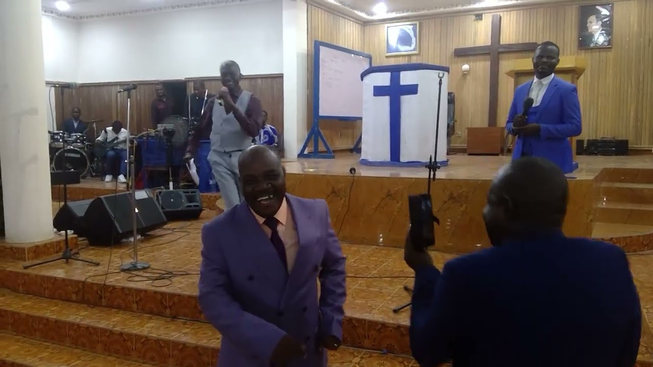 Fr  Alfred Mboungou à Sion
