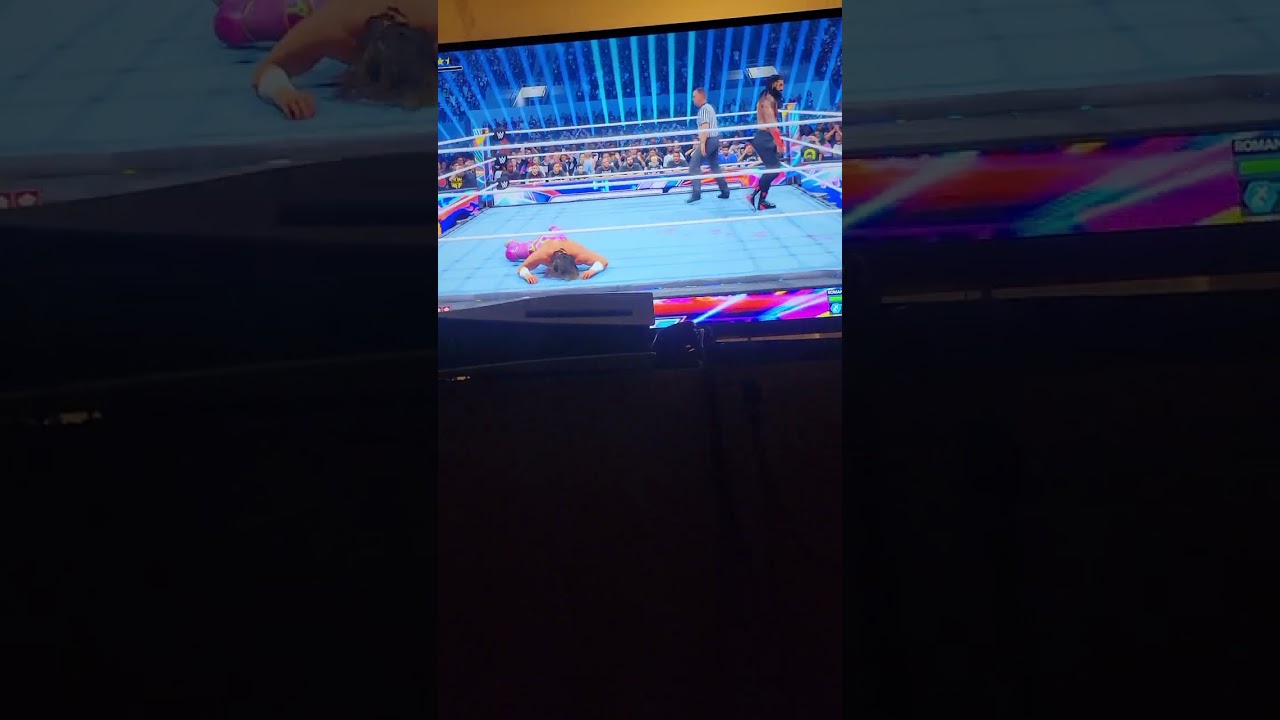 playing wwe 2k 24 how to play with one  hand amazing roman won