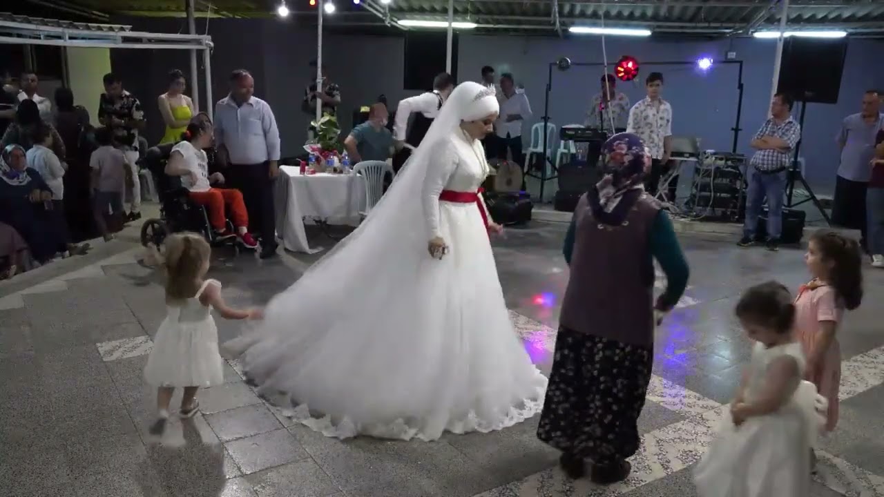 Gelin ve Damat Oyun nasıl oynanır herkese gösterdiler