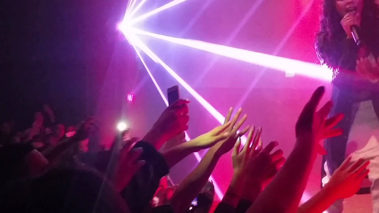 Tinashe - Far Side Of The Moon (Live)
