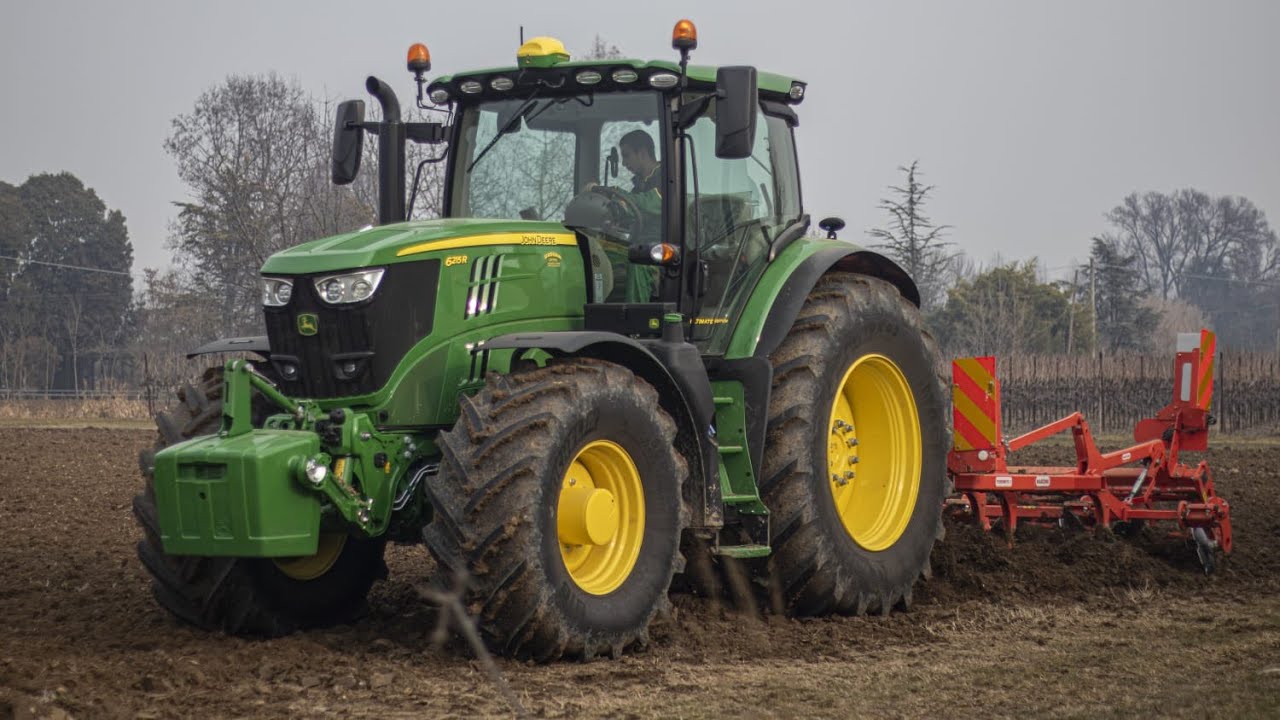 Dissodamento terreno con Terremoto Maschio Gaspardo e JD 6215R
