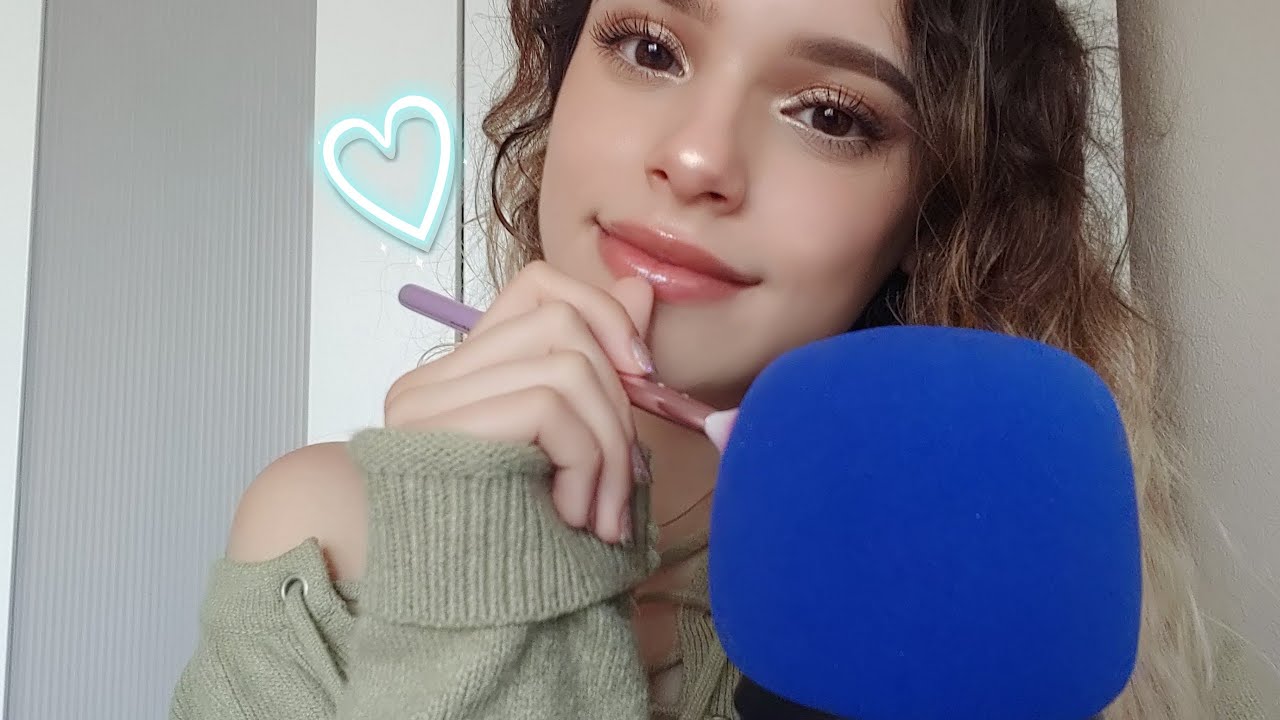 ASMR | Random ASMR😴 
(+ Mic/ Camera Brushing) (Inaudible, Spanish Whispering & Mouth Sounds) 😉