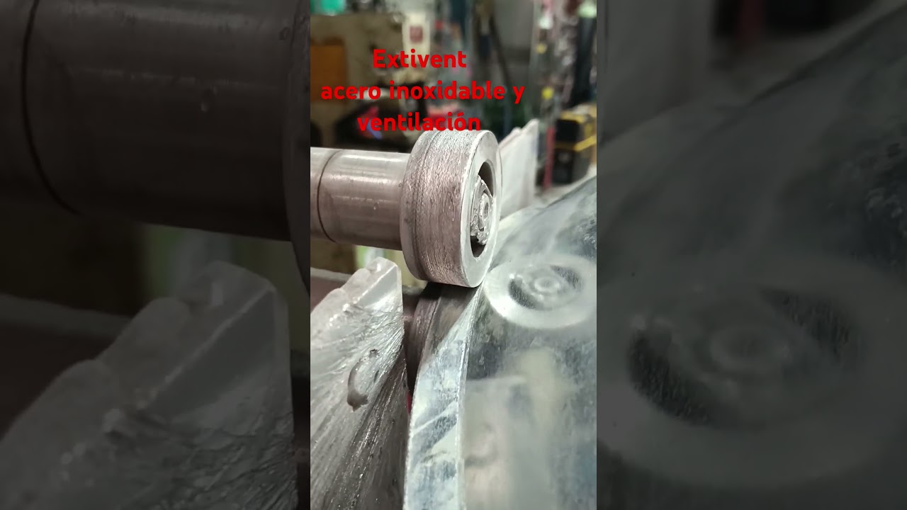 perfilando piezas de chapa galvanizada con bordonadora industrial, 