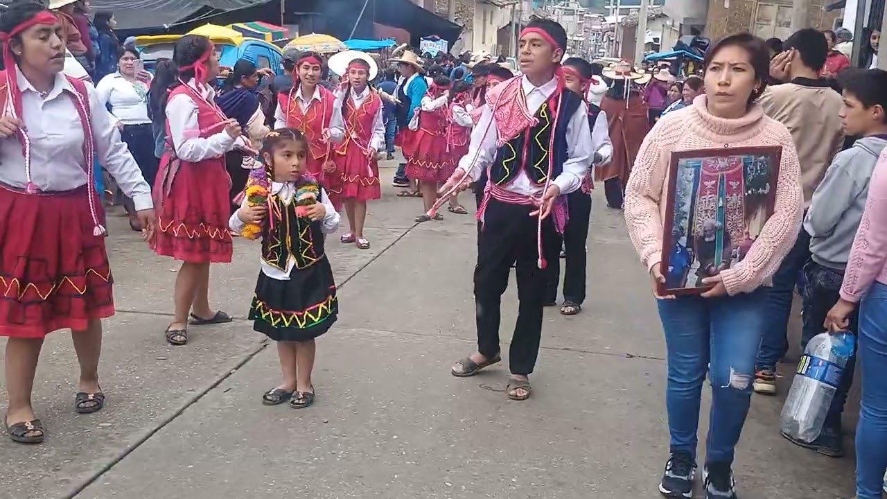 COSTUMBRES DE CAJABAMBA - FESTIVIDAD EN HONOR A LA SANTÍSIMA CRUZ.
