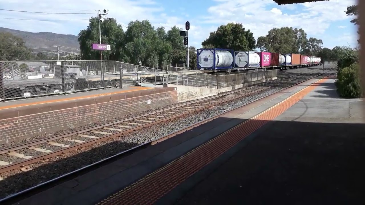 Down PN SG freighter departs Tallarook passing lane 4.34pm 20 February 2021.