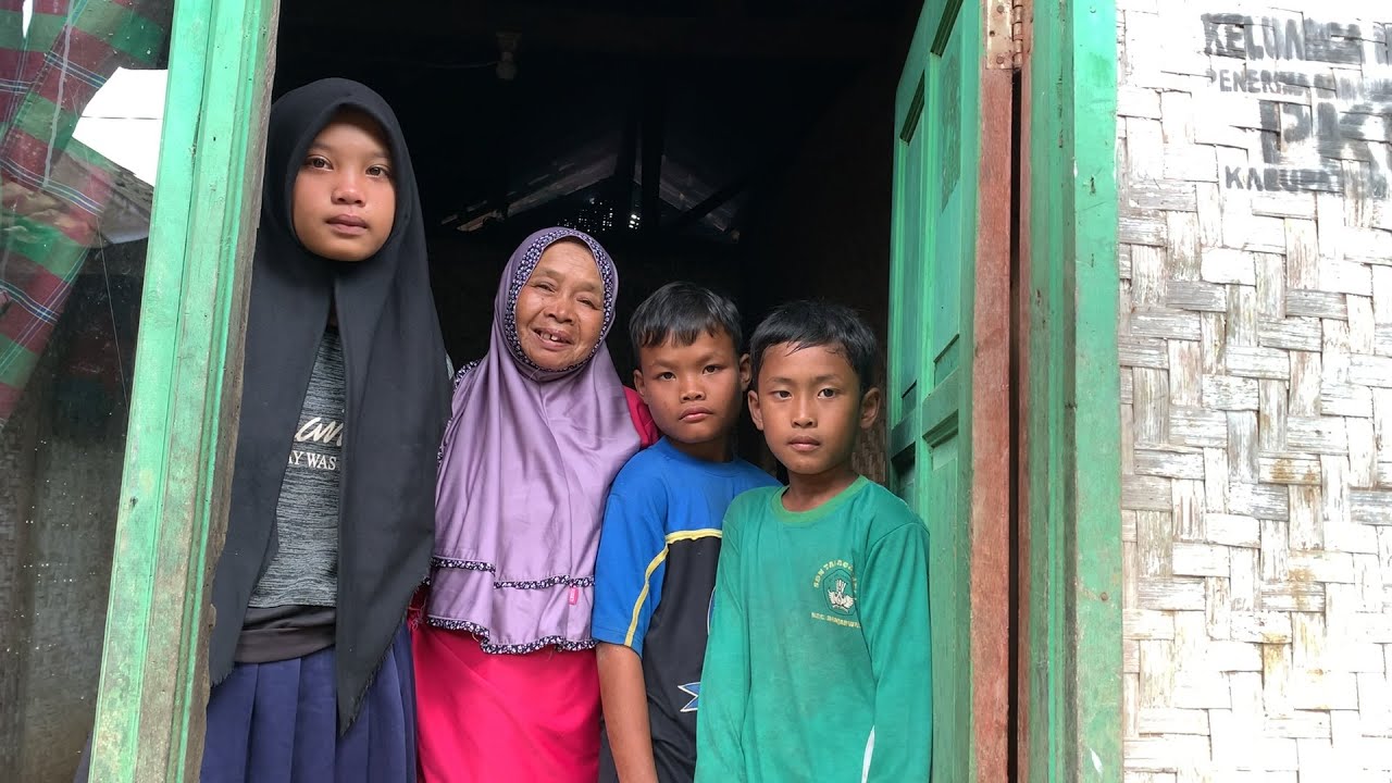Berderai Air Mata, Neng Amel Belum Pernah Melihat Wajah Ayah. Berbagi Rezeki Dengan Yatim Piatu
