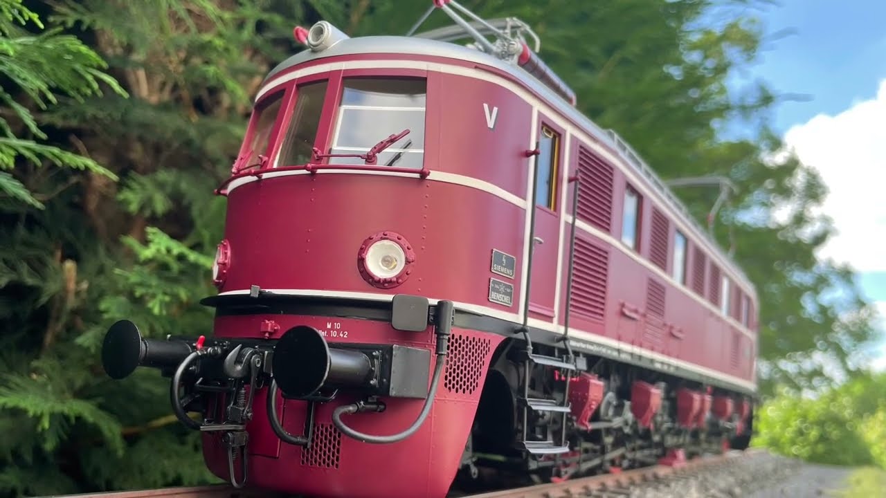 Spur1 Diashow Juli 2022: Baureihe E19 12 in Epoche II von Kiss