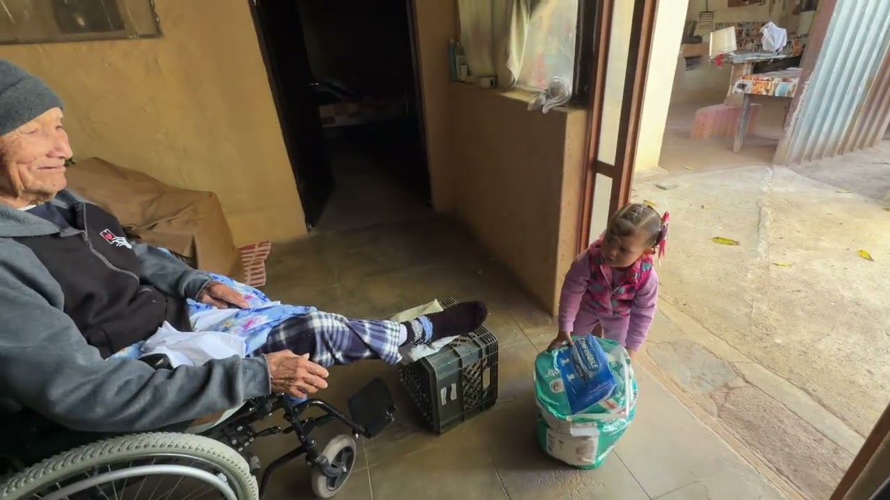 Faviola me ayuda a llevarle pañales a don Nacho (viudo doña Ramona)