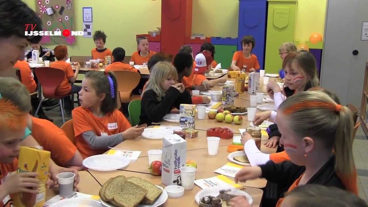 Konings-oranje ontbijt op basisscholen in Kampen