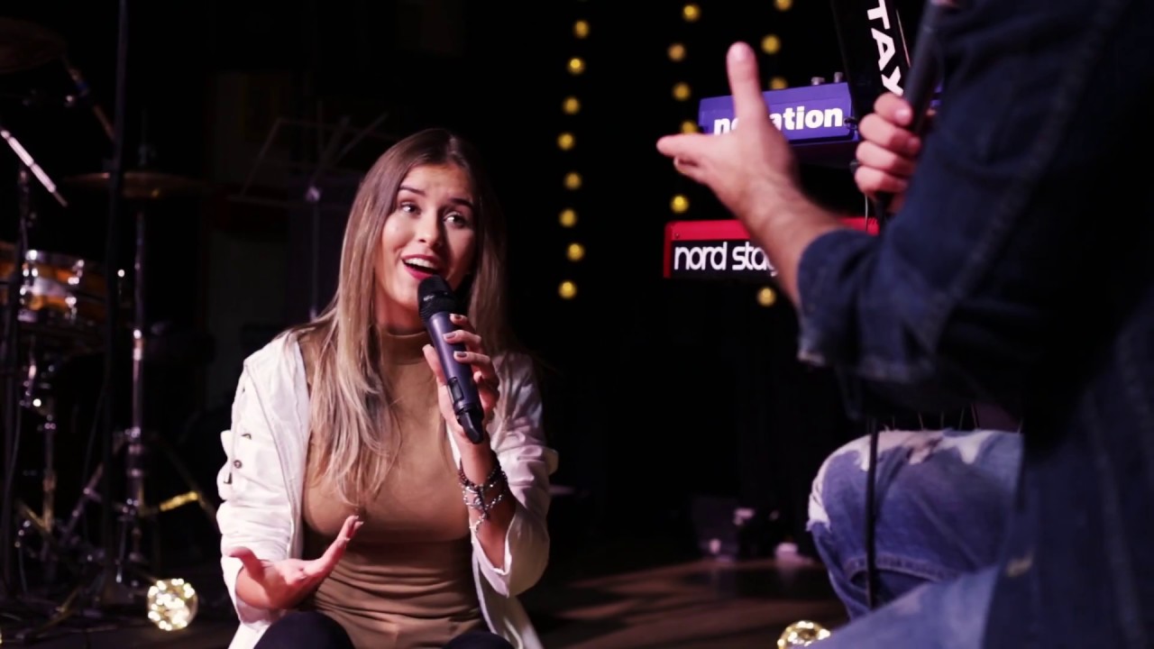 Ana Julia Pettini e Diego Fernandes - FOLHA EM BRANCO