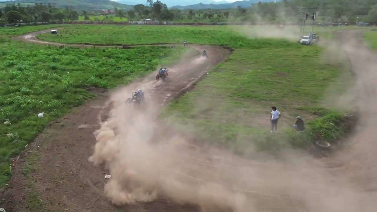 una expectacular manga de MotokarCross categoría 150cc en San Martinenses vs Pucalpinas 🔥🌴