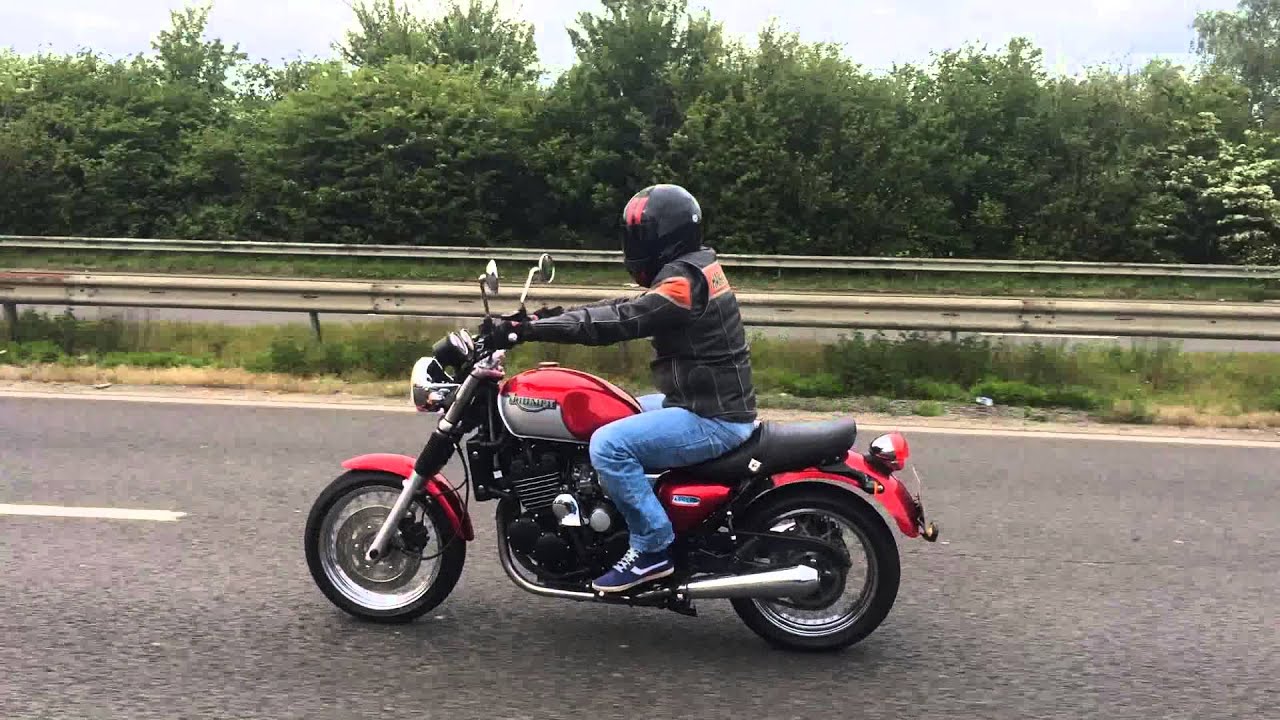 Triumph legend TT 900 triple
