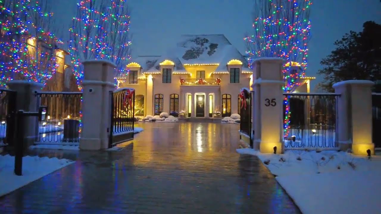 First Winter Snow Storm in Toronto Canada Nice And Cozy Homes in Snow Day