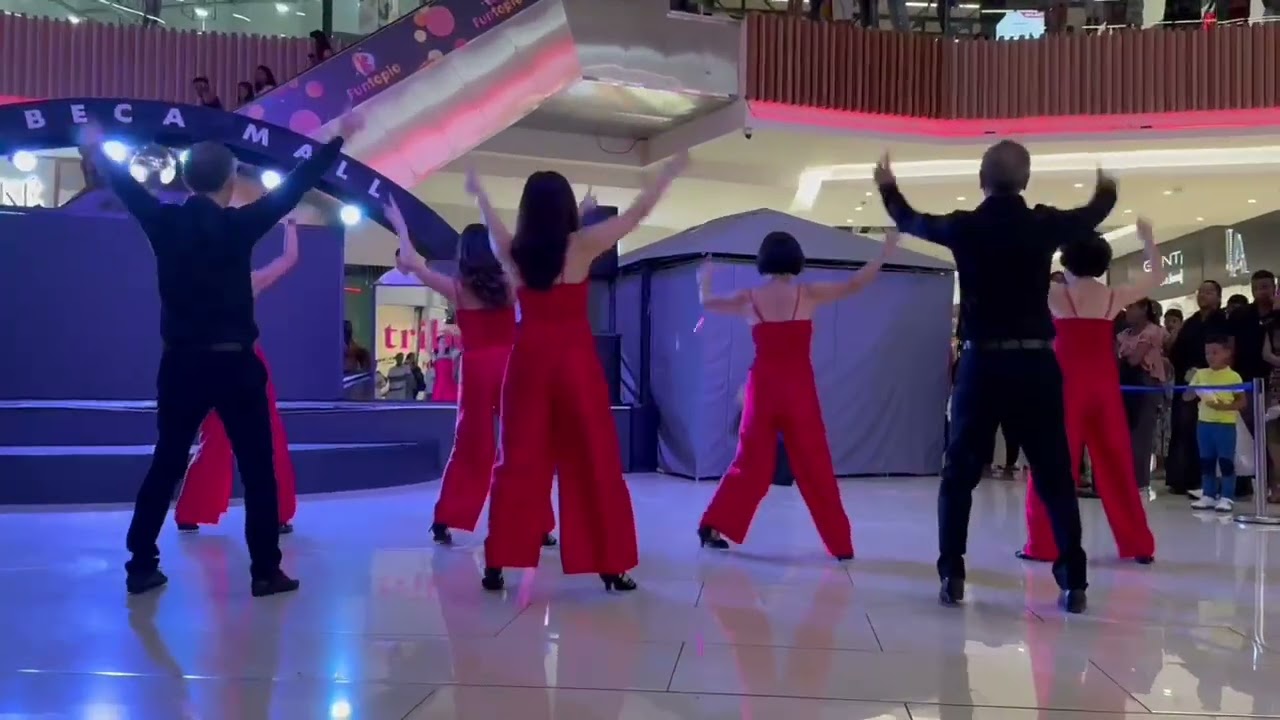 Petris Best line dance @ Tribeca