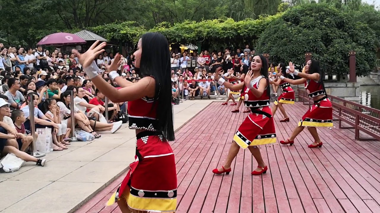 佤族甩发舞