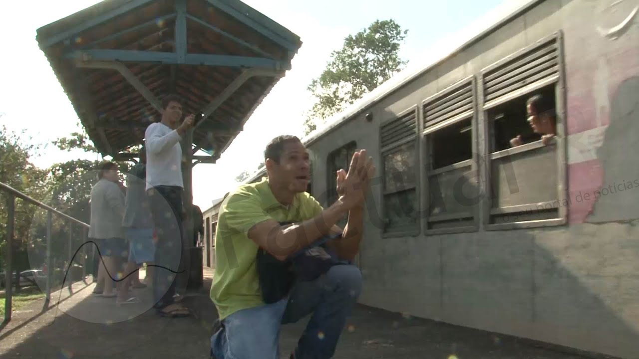 Nem rezando o trem para na estação Santa Guilhermina