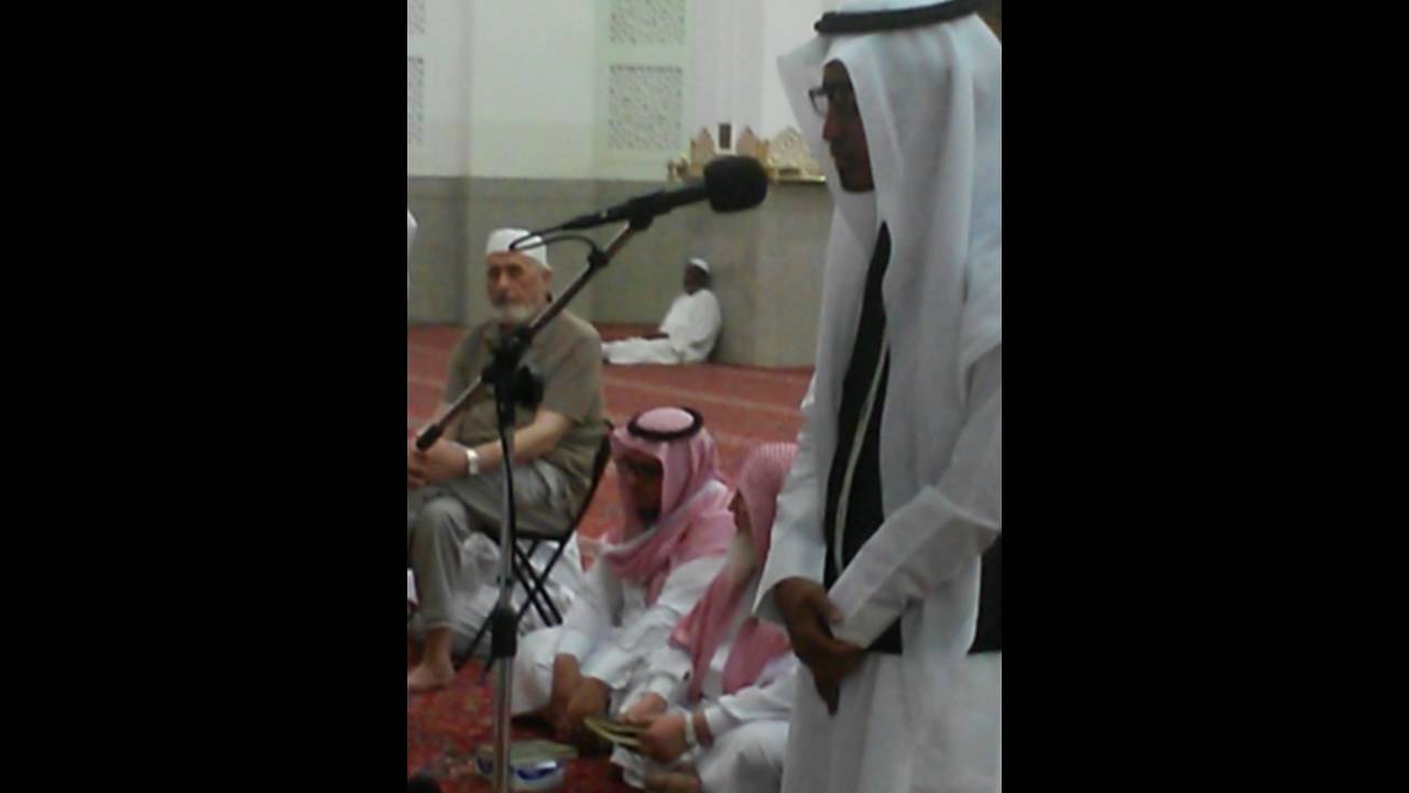 اذان العشاء يصدح به العندليب 