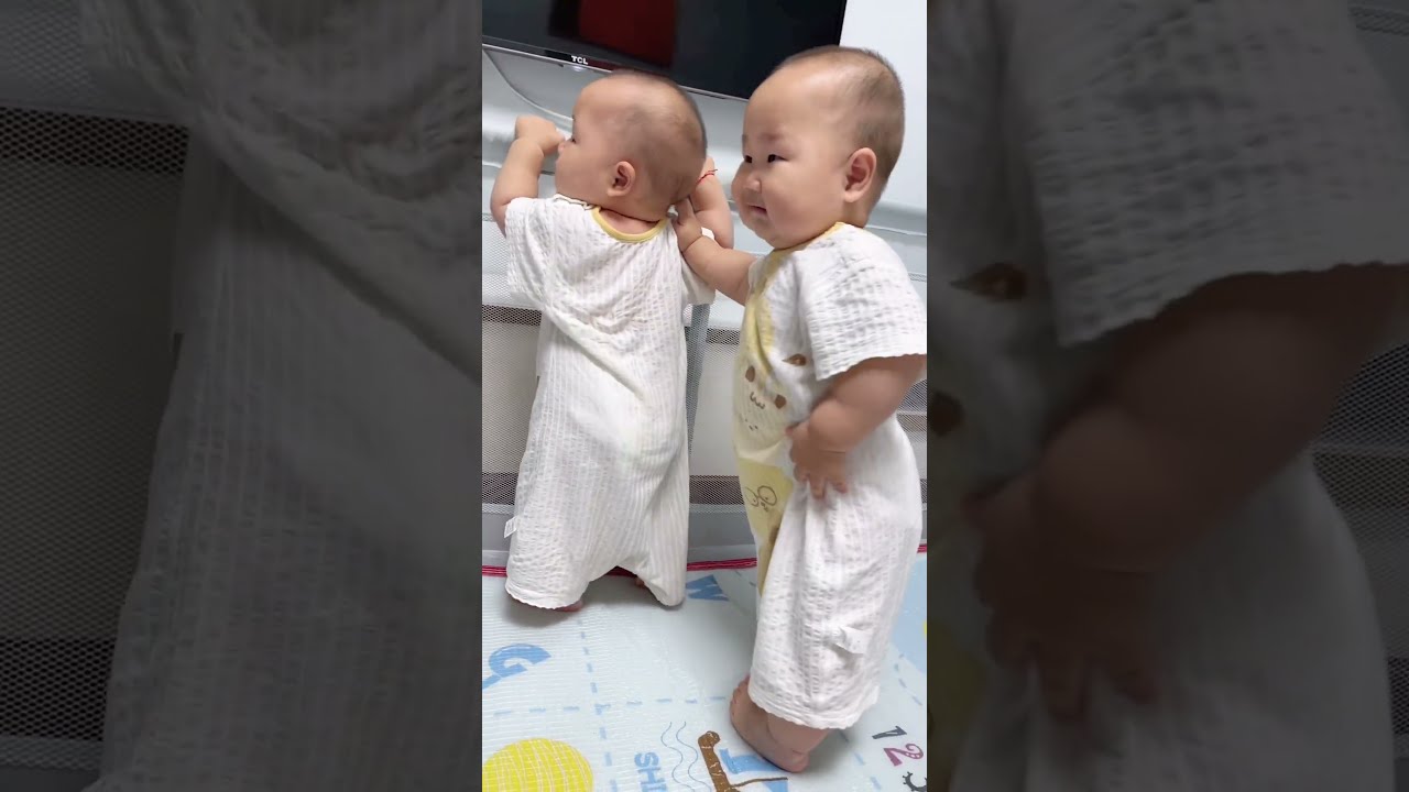 The Younger Brother Grabbed His Twin Brother's Clothes And Got Up To Hug Him 