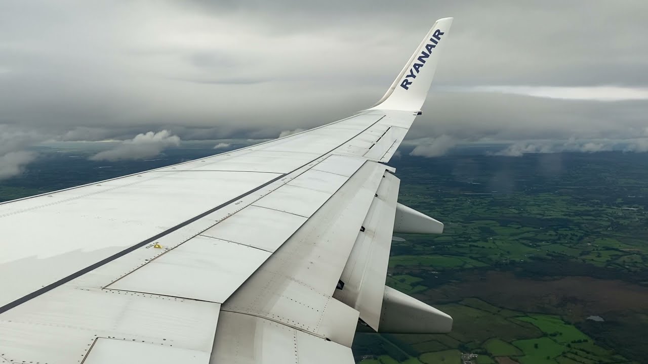 Ryanair Boeing 737-800 Cloudy Landing At Shannon Airport