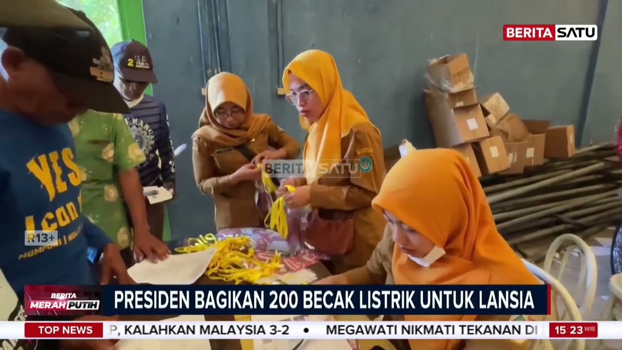 Presiden Prabowo Bagikan 200 Becak Listrik di Lamongan #Beritasatu