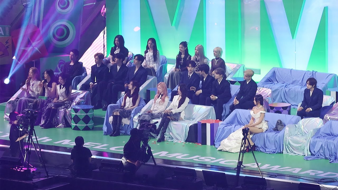 Idols reaction to Hearts2Hearts 'FOCUS' (하츠투하츠 무대 보는 제니 아이브 키키 알파드라이브원 10cm) 직캠 | MMA • 251220