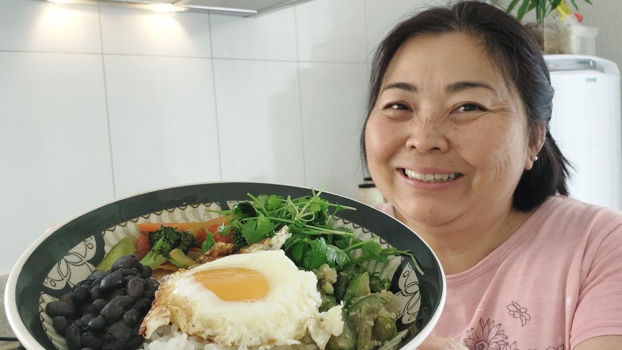 HOJE FIZ JILÓ | SALADA DE COENTRO COM SHOYU | E REFOGADO ORIENTAL COM SOBRAS DE LEGUMES.