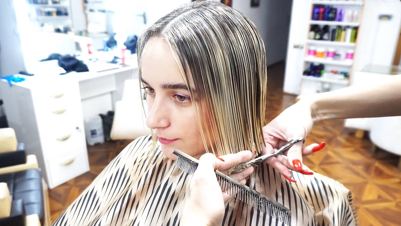 SUPER HAIRCUT CHIN-LENGTH BLONDE BOB - MATURE WOMEN
