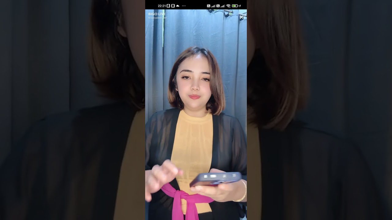 Bigo live bar bar//Tante cantik rambut pendek 