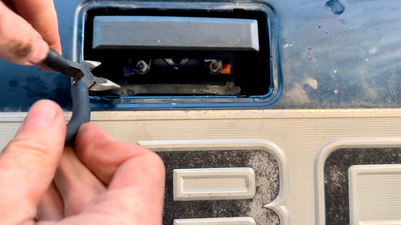How To Fix A Chevrolet Truck Tailgate Handle That Won&rsquo;t Latch 1988-1998