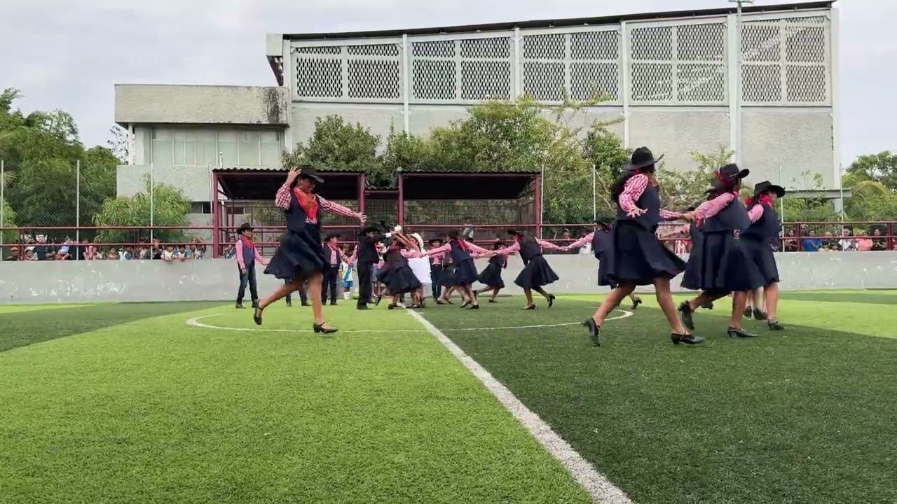 Ballet folclórico infantil raíces pequeñas 