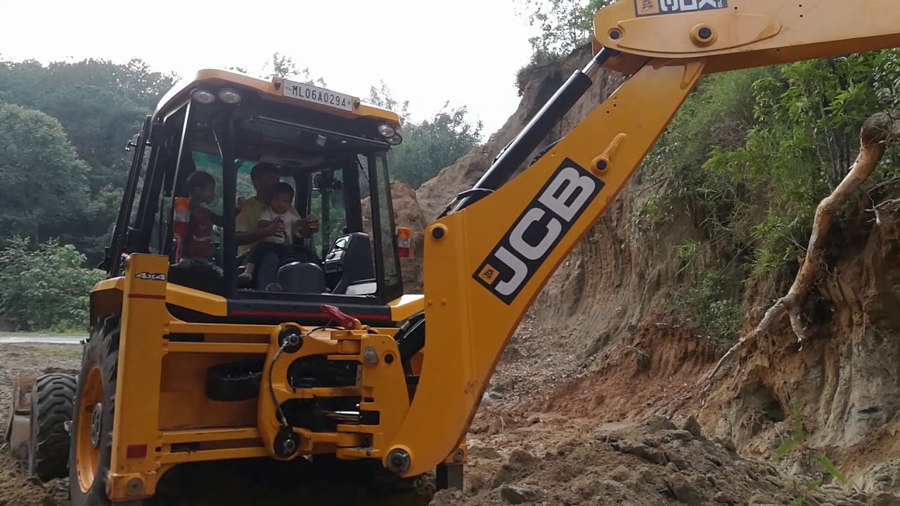 Teaching small boy how to Operate backhoe ##Teaching 3 year old boy how to excavate