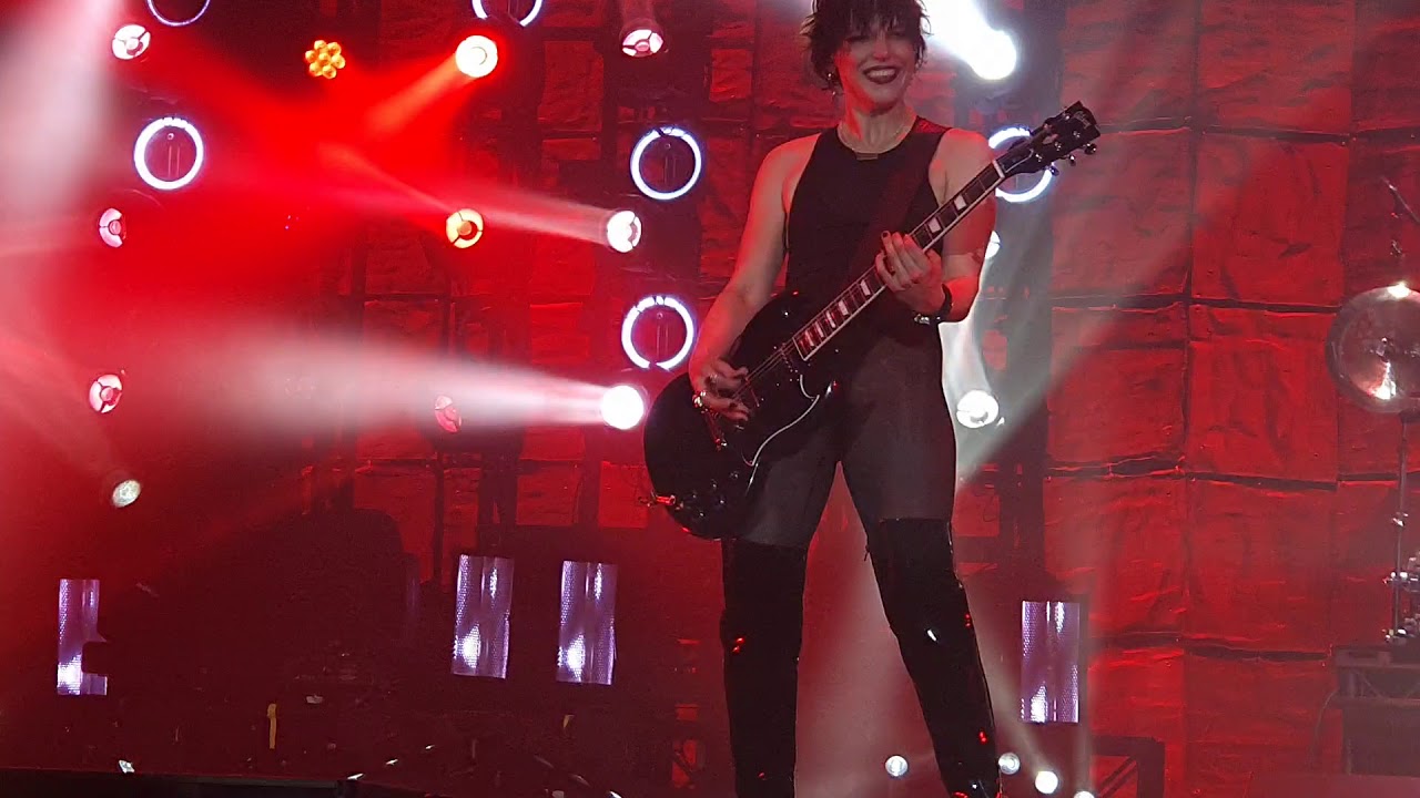 Halestorm live 2019