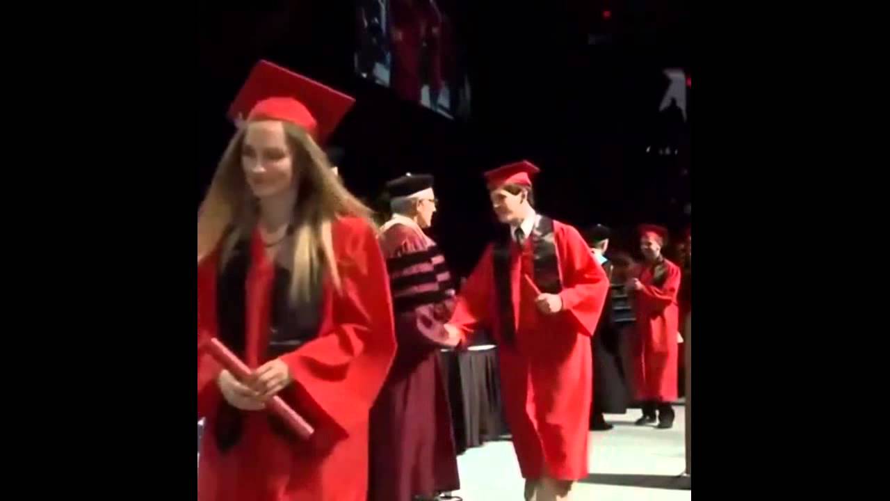 Graduaci&oacute;n con ca&iacute;da