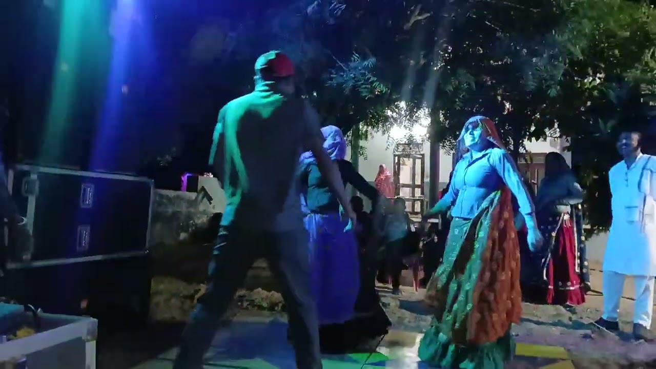 पापा मम्मी और दीदी का डांस 😛