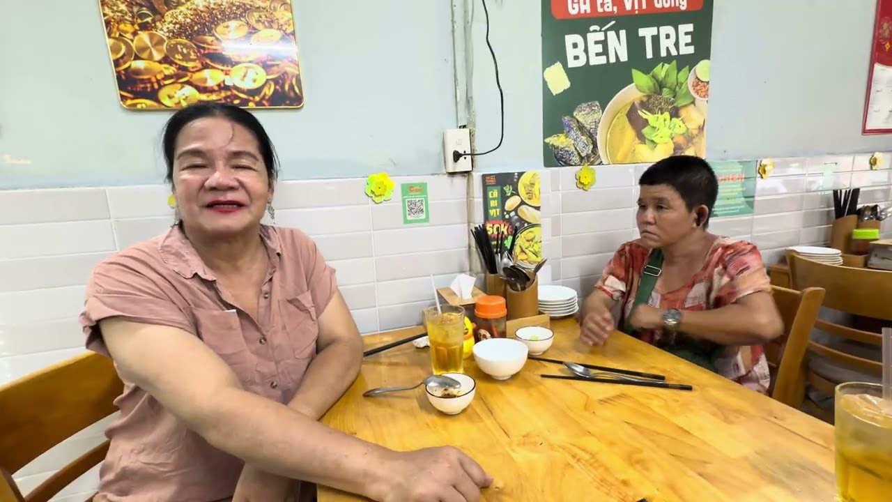 Thansk vợ chồng Ái Vy 9 bến đò tặng nhóm ăn bún cà ri gà