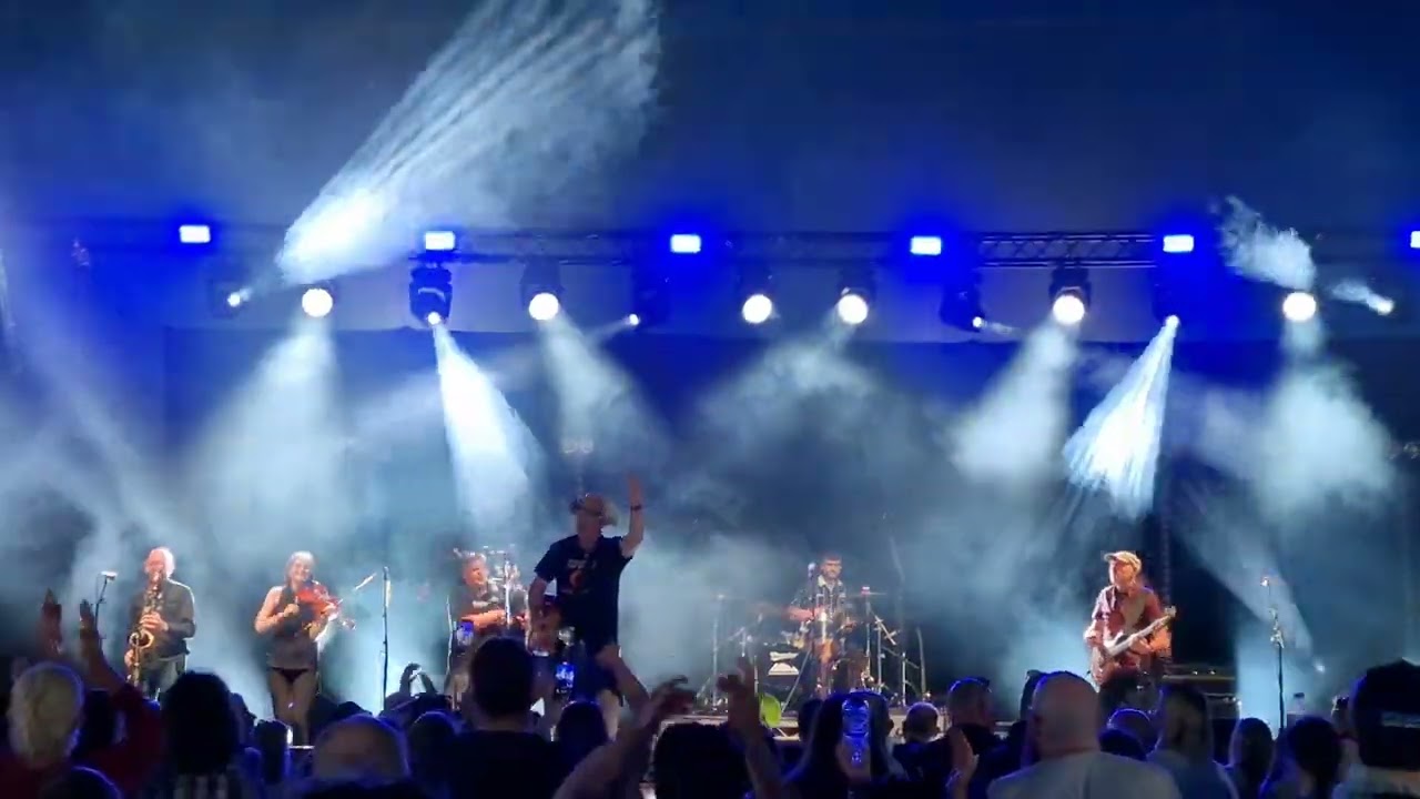 Rhythmnreel - 'Blitzkreig Bop' (Ramones cover - Live)