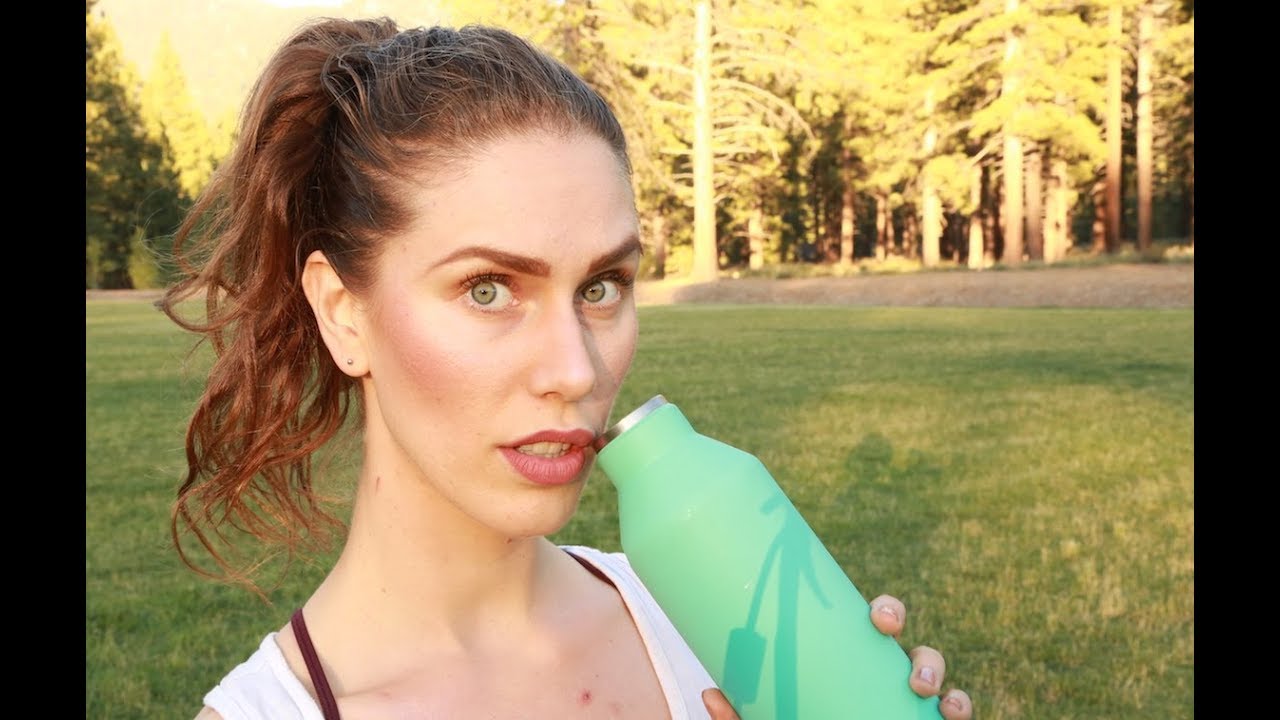 5 Skin Signs You're Not Drinking Enough Water