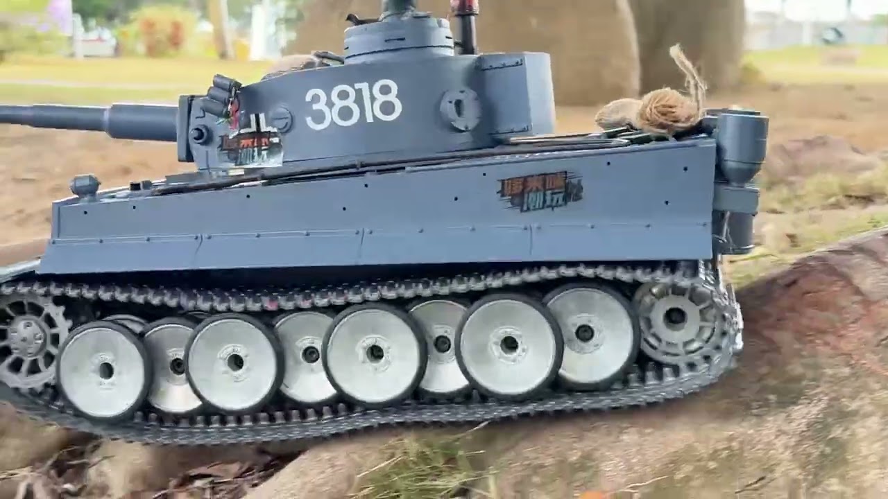 This tank is incredibly realistic! A must-see for WWII model enthusiasts! #TigerTank #MilitaryFan 