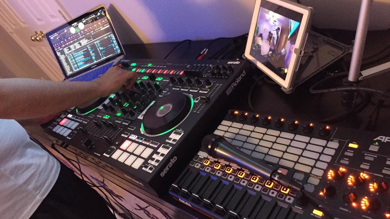 Roland DJ-808 