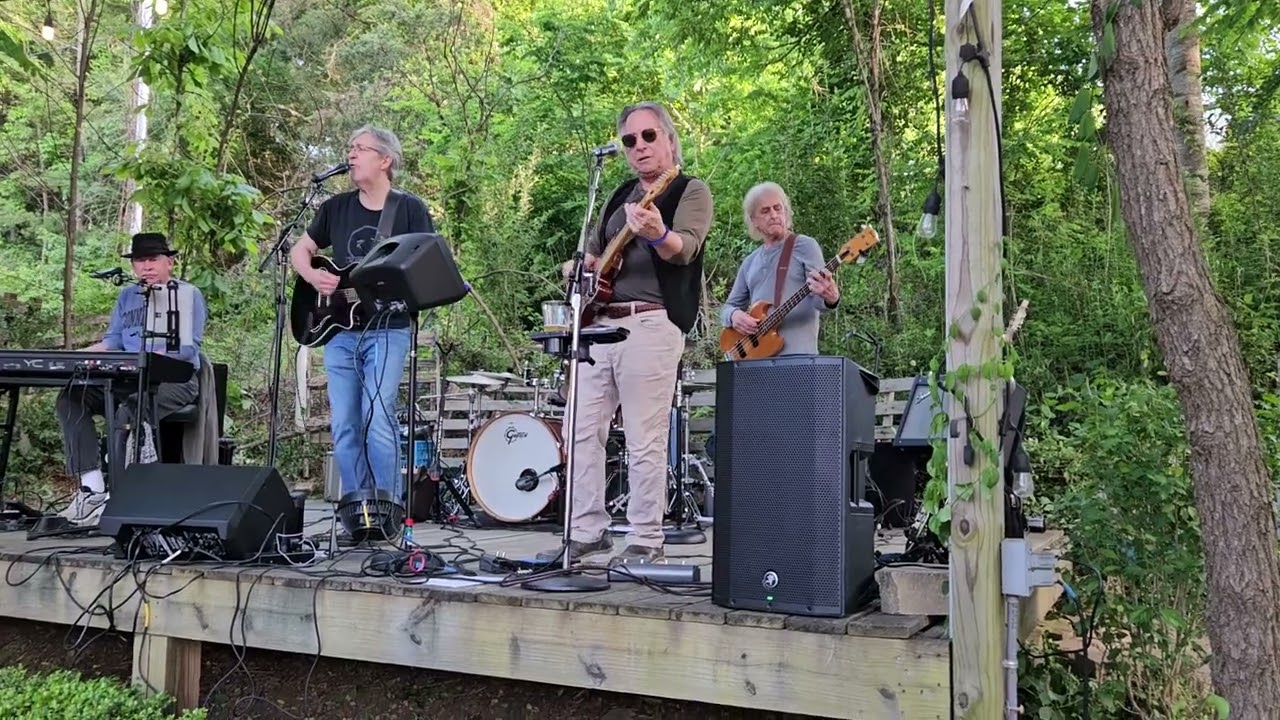 Livin' It Down - Delbert McClinton