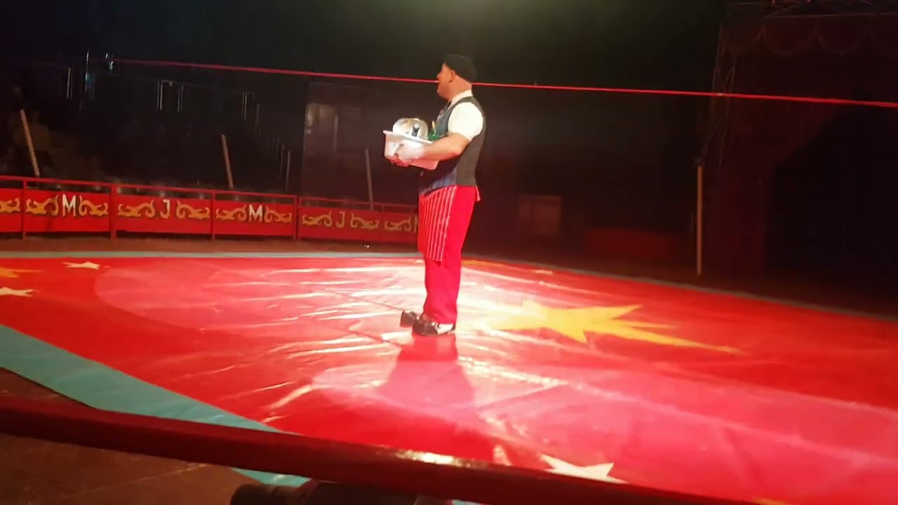 Jay Millers circus Clown peppi washing up act