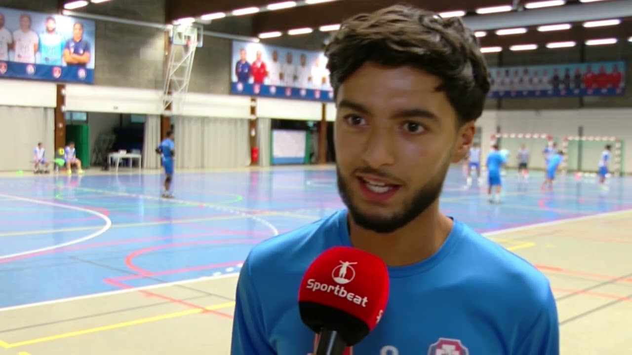 Hicham Bouzambou aan het woord op training 3 van Futsal Topsport Antwerpen