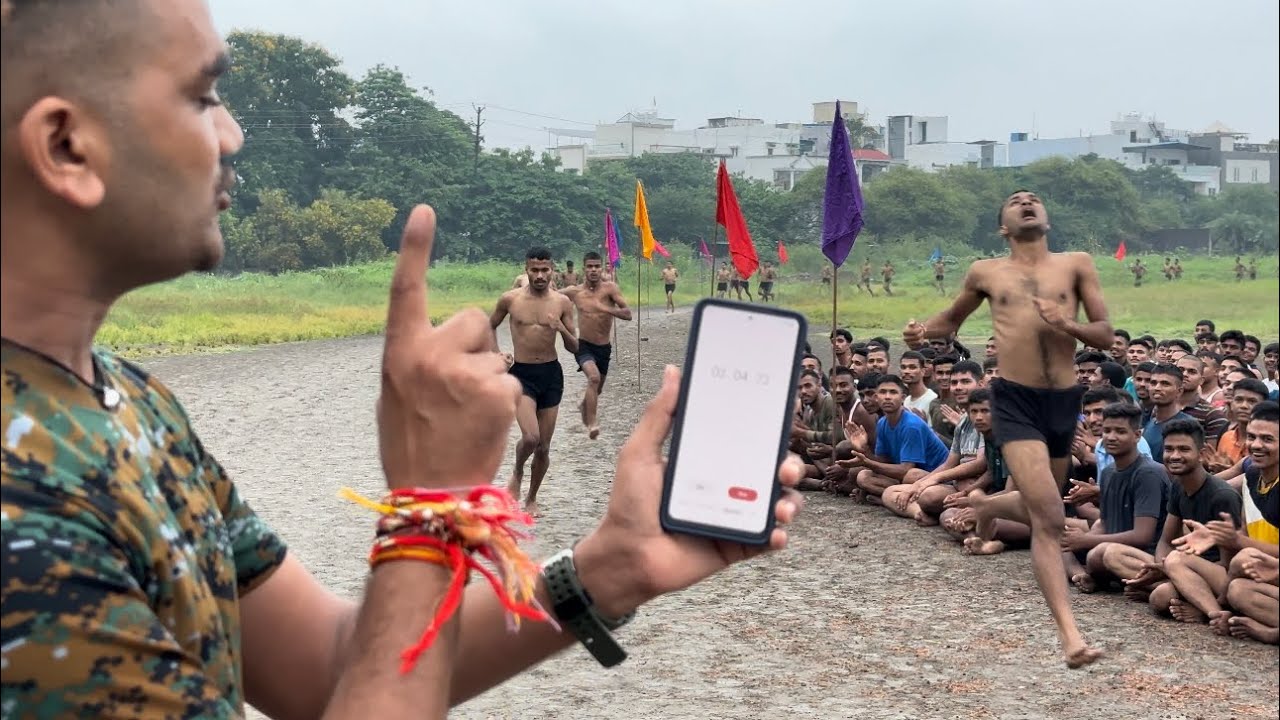02:04 Second में अच्छे-अच्छे 😡 का पसीना छूट जाता है ! MP Police 800 Meter Running